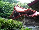霊山神社本殿とそれを取り囲む透塀と幣殿