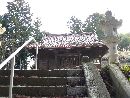 鹿島神社石段から見た拝殿と石燈篭を撮影した画像