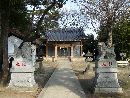 鹿島神社参道沿いにある石造狛犬と石燈篭