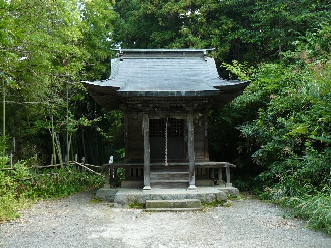 戸ノ口堰水神社