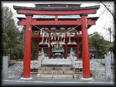 �і씪���{��F�̑咹���z�Ɍ����鐏�g��