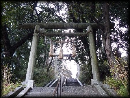 植田八幡神社参道正面に設けられた石鳥居