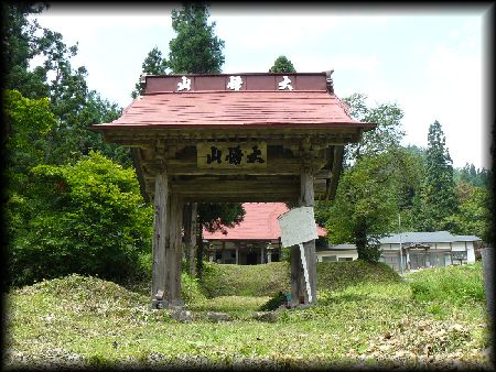 �������������ʂɐ݂���ꂽ�R��̉摜