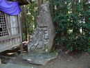 竹屋観音山門前に安置されている「厩山」の石碑