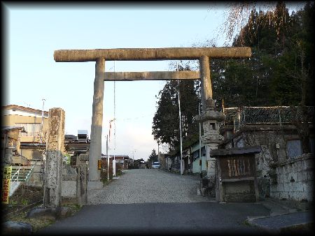 �O�t��_�{�������ʂɐ݂���ꂽ�Α��咹��