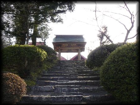 �^�Ǝ��Q���Βi���猩�グ���R��