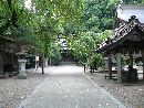 二本松神社参道沿いに設けられた手水舎と手水鉢