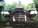 隠津島神社参道石段越に見える拝殿向拝