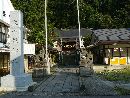 大山祇神社遥拝殿の社号標と石造狛犬