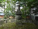 興徳寺と所縁が深い蒲生氏郷の五輪塔のアップ画像