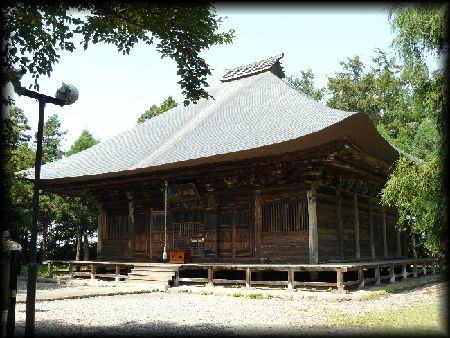 勝常寺薬師堂正面斜め右側から撮影した画像