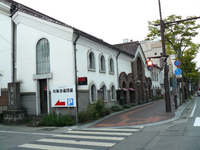 ��P����X