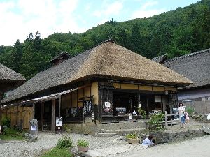 大内宿の鎮守高倉神社と深い繋がりのある佐藤家住宅（玉屋）
